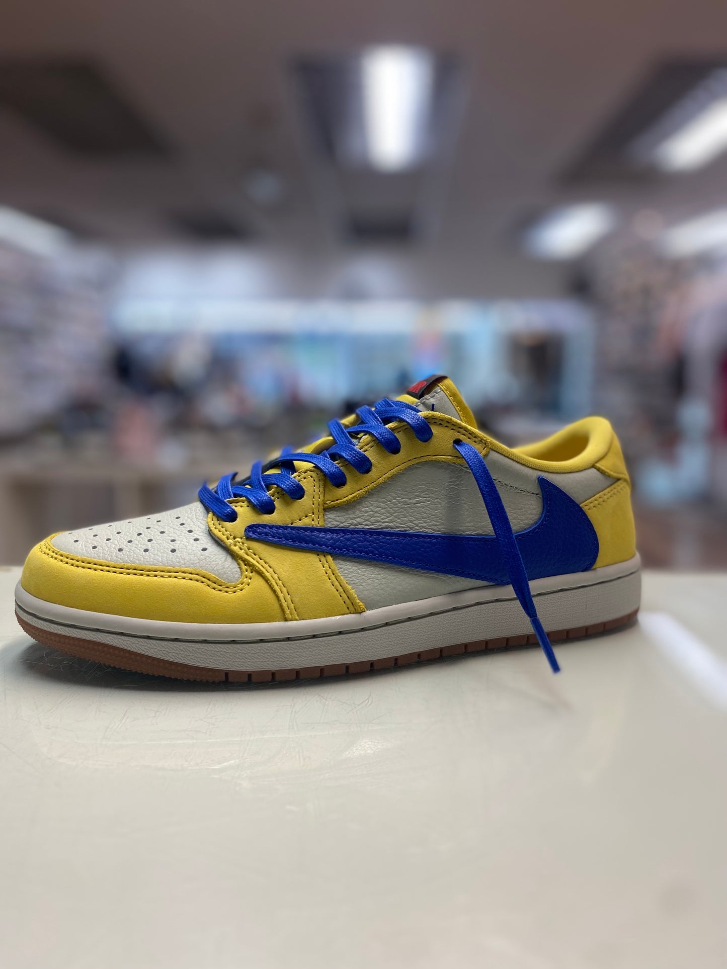 Jordan 1 low travis scott canary yellow