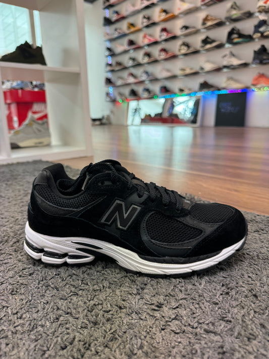 New Balance U2002R Black