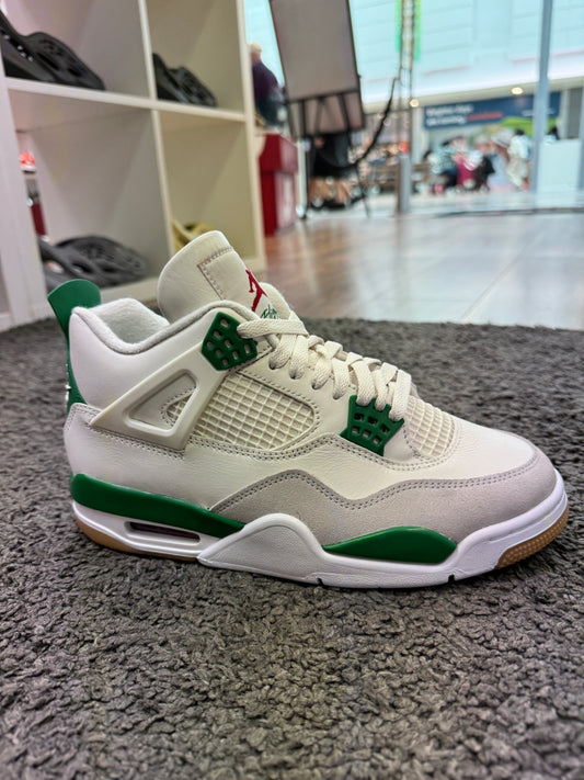 Air Jordan 4 Retro SB Pine Green