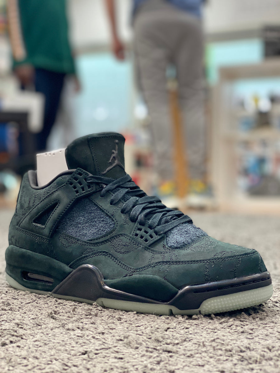 Jordan retro 4 kaws black Clearance