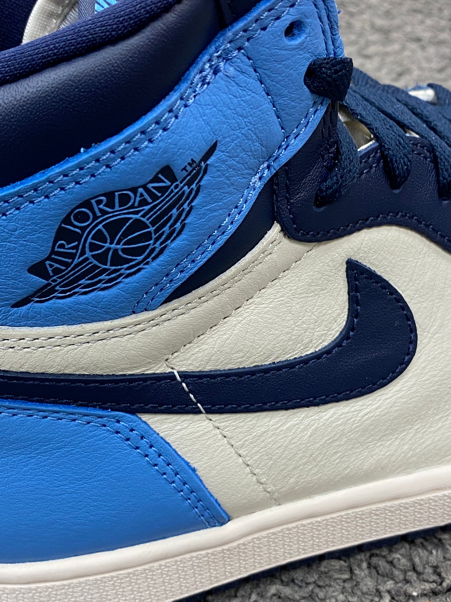Air Jordan 1 Obsidian UNC