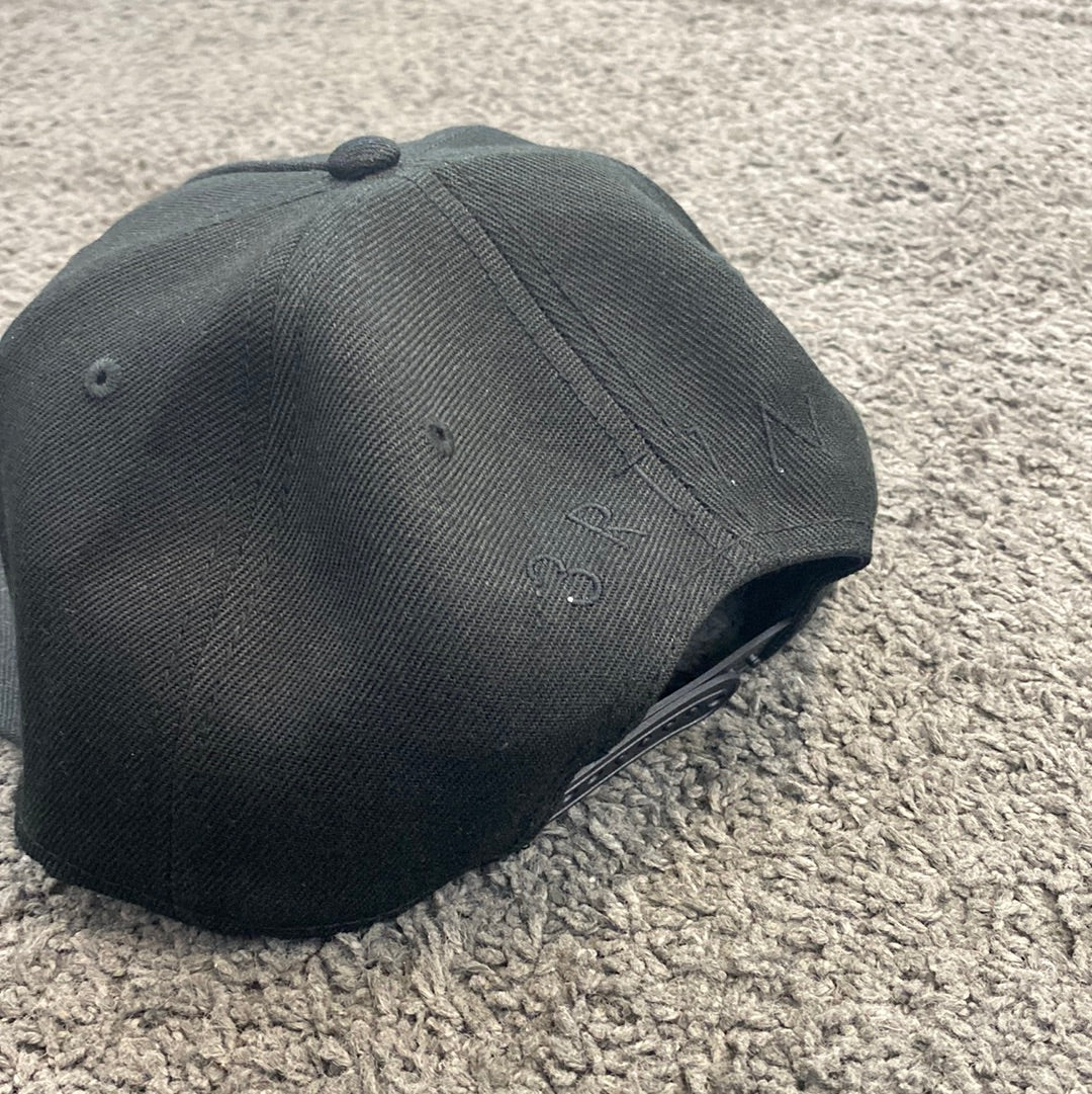 3RT1N Flat Cap Black Snapback