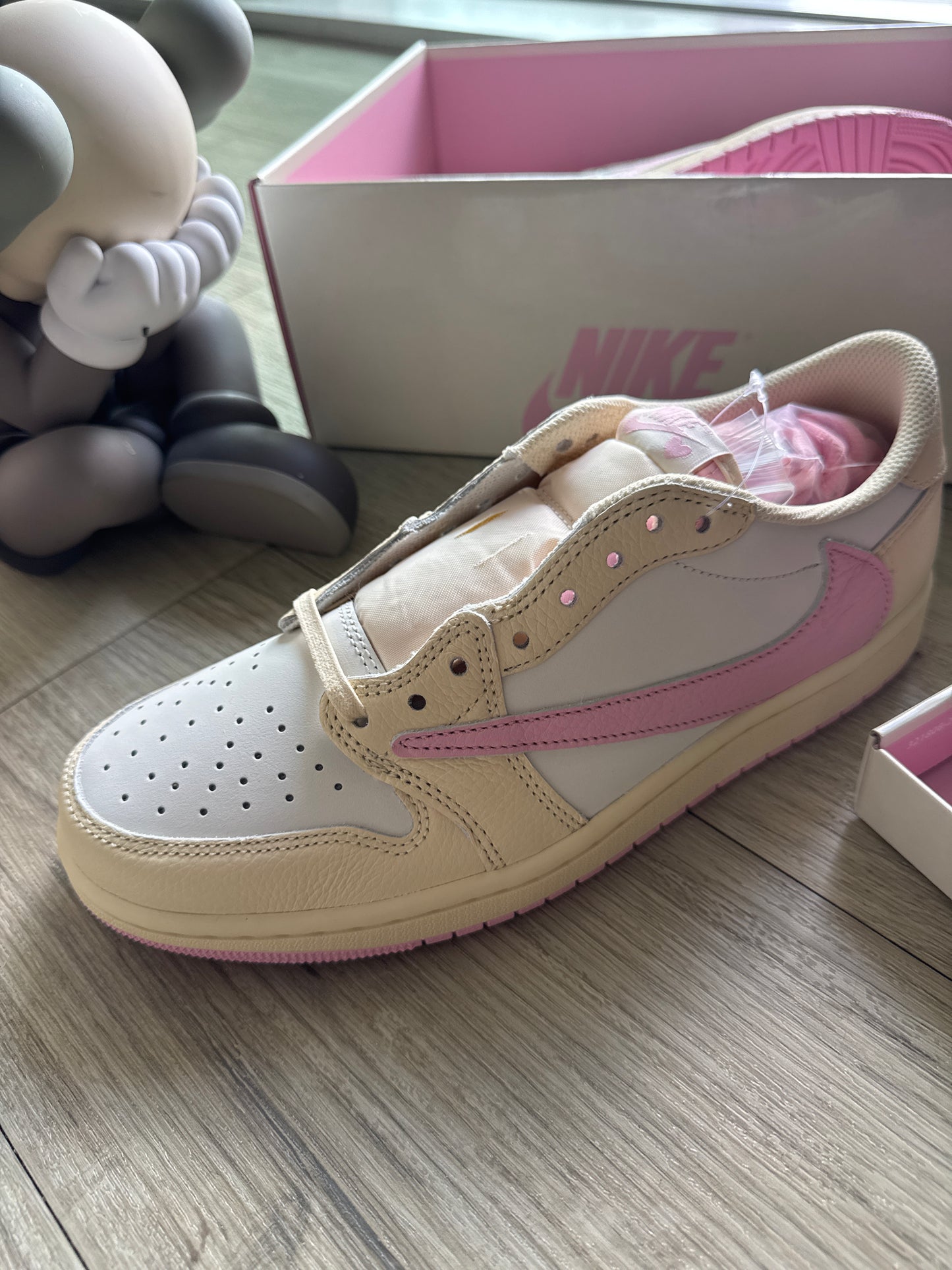 Jordan 1 Low Travis Scott Shy Pink