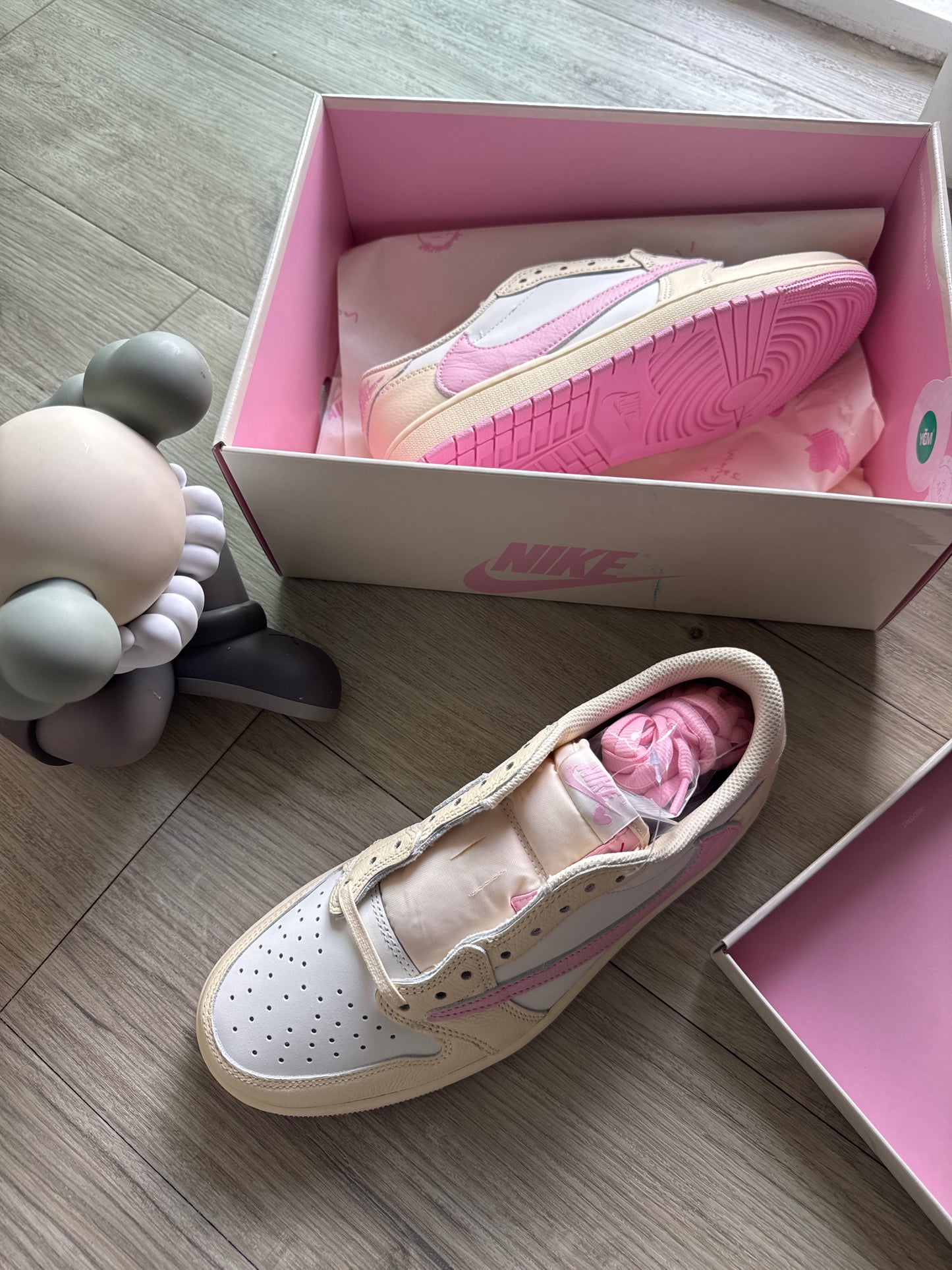 Jordan 1 Low Travis Scott Shy Pink