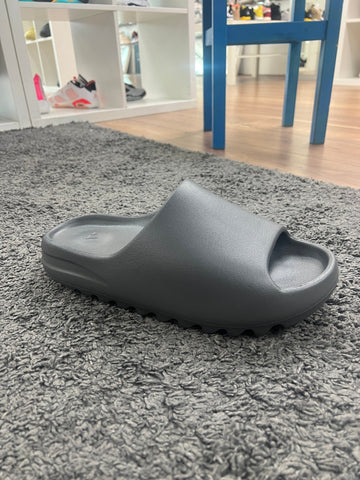 Yeezy Slide Slate Grey