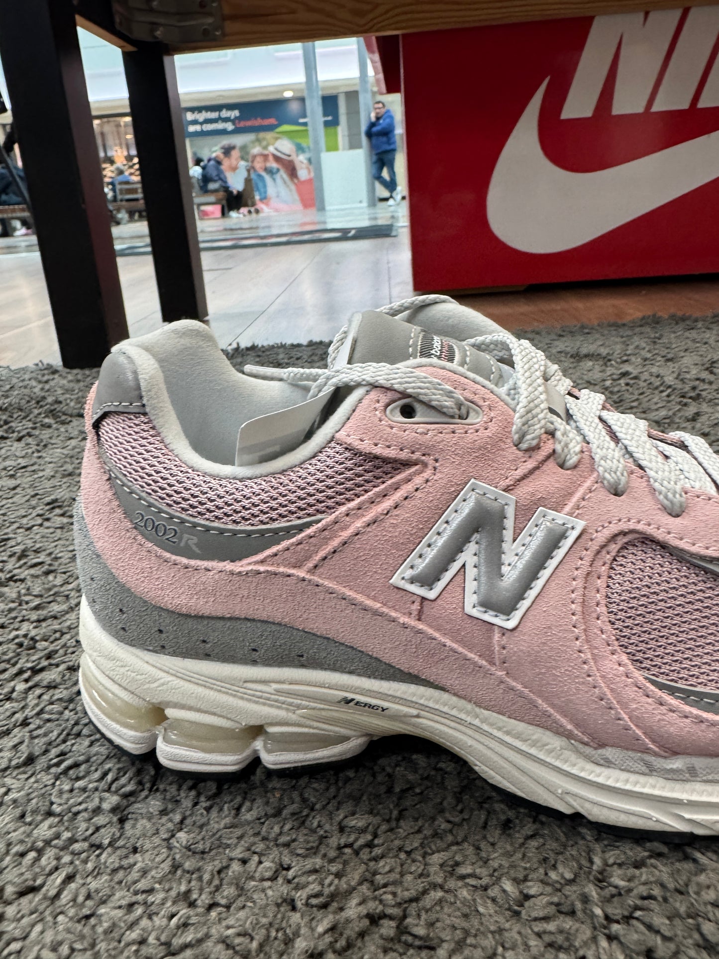 New Balance U2002R Pink