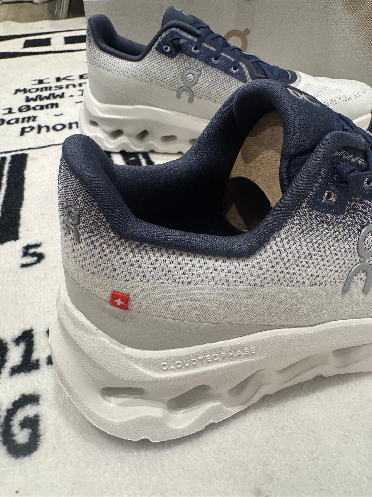 ON Cloud CLOUDTILT Midnight Ice