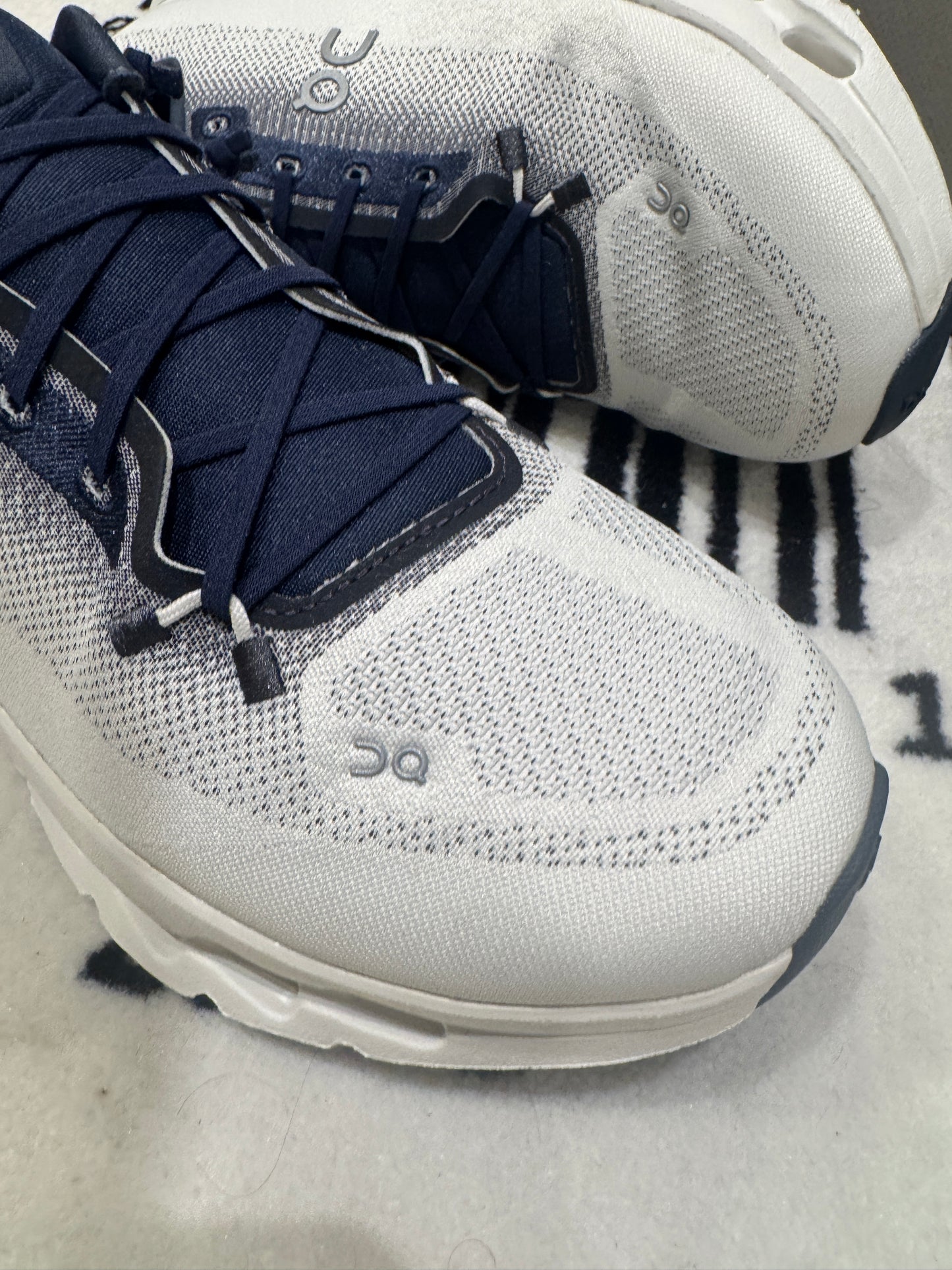 ON Cloud CLOUDTILT Midnight Ice