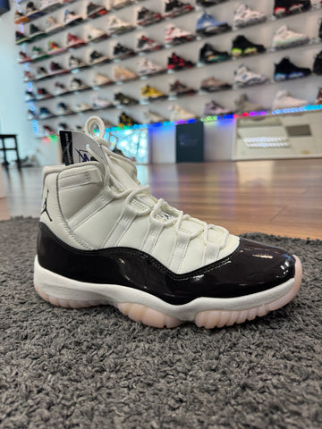 Air Jordan 11 Retro Atmosphere