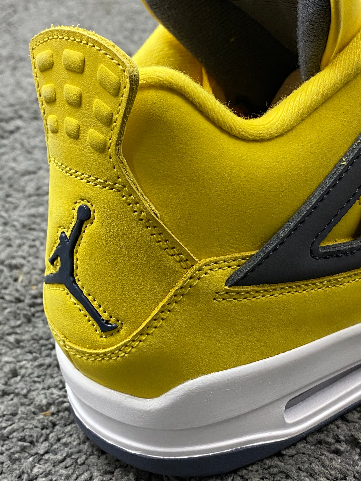 Air Jordan 4 Lightning
