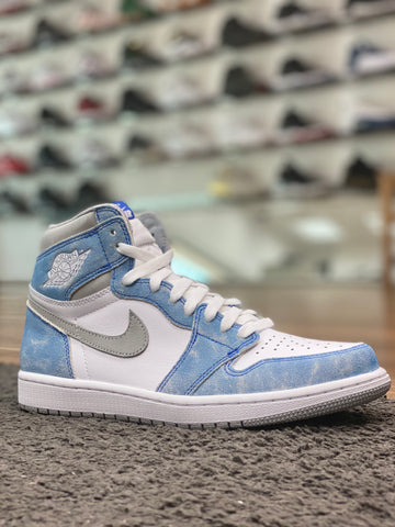 Air Jordan 1 Retro High OG Hyper Royal