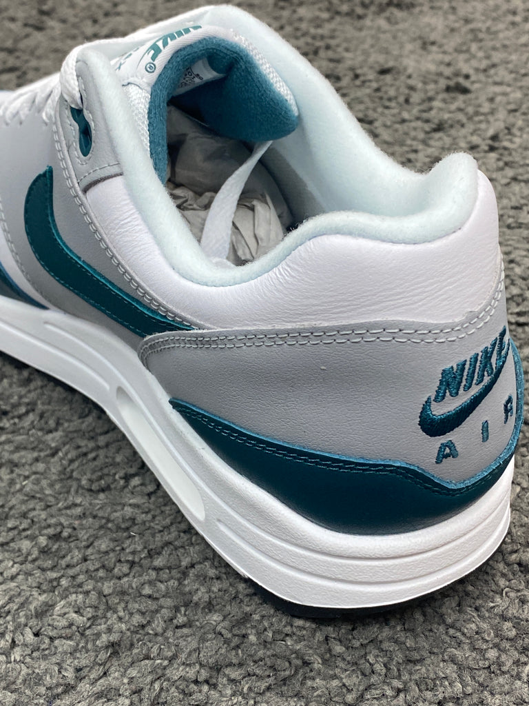 Official Images Surface of the Nike Air Max 1 'Dark Teal Green