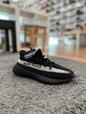 Yeezy Boost 350 V2 Oreo 2022